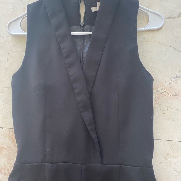 ❣️ H&M Dressy jumpsuit v- neck and straight wore is once like new ❣️ - Picture 2 of 2